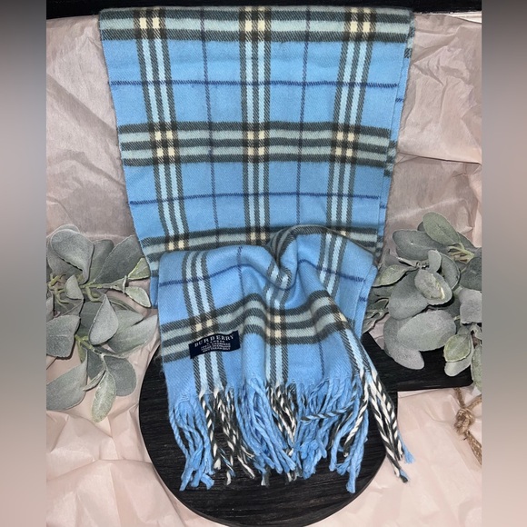 *MINT* Burberry London 100% Cashmere Scarf Made in England Blue Nova Check - Picture 3 of 13